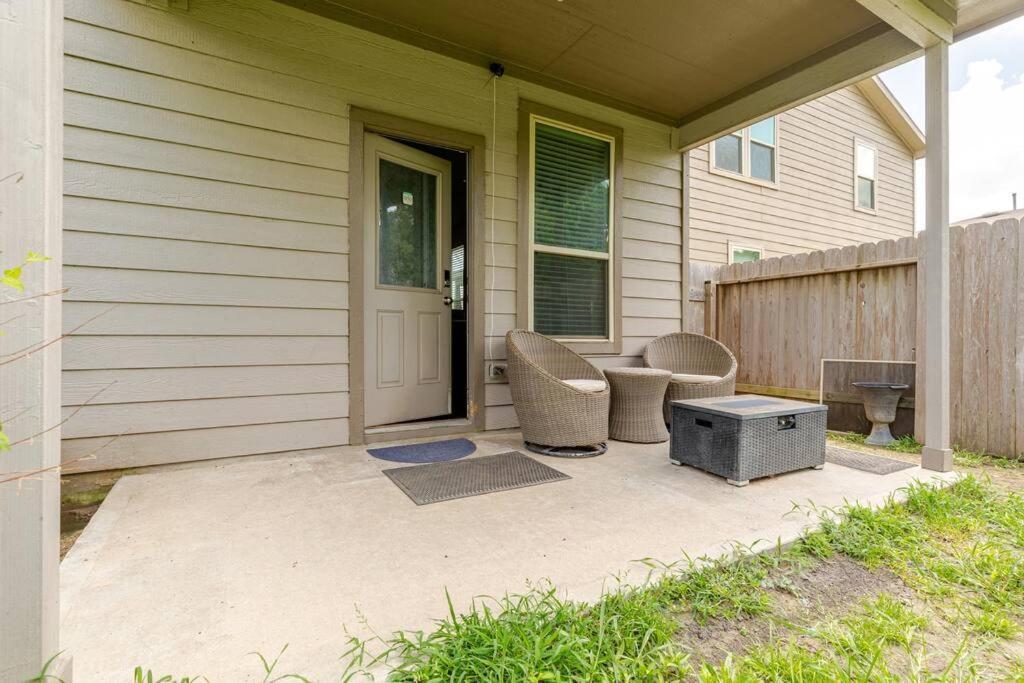 N-E-G House - Near David Wayne Hooks Airport Villa Houston Exterior photo